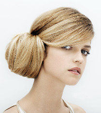 Низкий пучок на длинные волосы