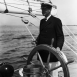 Костюм яхтсмена. Гарольд Вандербильт за штурвалом своей яхты Радуга, 1934 г