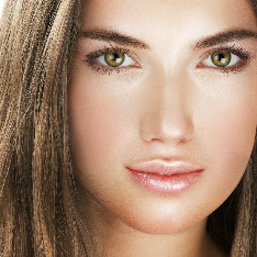 Солнечные медные оттенки создают радостное летнее настроение. Сочетайте медные тени с розовой помадой и блеском.