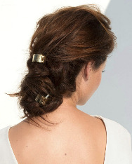 Небрежный низкий пучок на длинные волосы