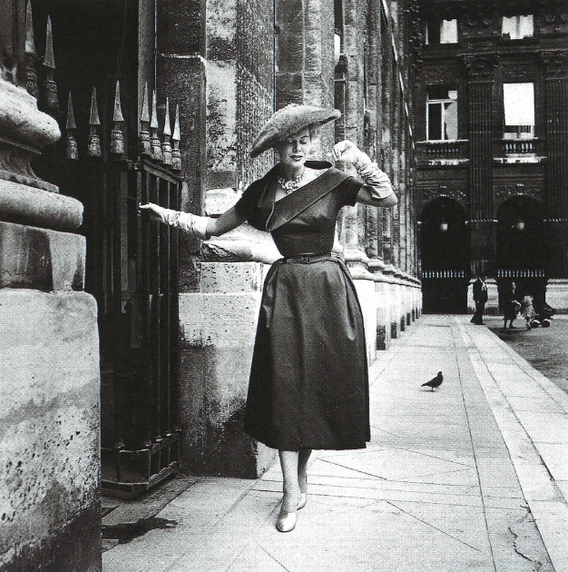 Model in Dior's Paris, photo by Willy Maywald, 1952 год