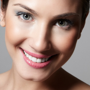 Легкая дымка. Макияж глаз в серых тонах