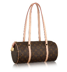 В 1966 году свет увидела еще одна сумка, ставшая впоследствии культовой – LV Papillon. Из-за своей формы – цилиндр с двумя ручками – эта сумка была похожа на бабочку, за что и удостоилась такого названия. Свою популярность Papillon приобрела в том числе по причине того, что рекламировала ее культовая  модель того времени – Твигги.