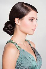 Низкий пучок на длинные волосы