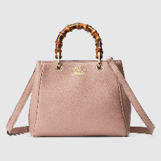 Сейчас ручки модели Bamboo изготавливаются над открытым пламенем, именно благодаря этому каждая ручка становится эксклюзивной и уникальной. Также бамбуковыми элементами украшаются декоративные кисточки и застежки.