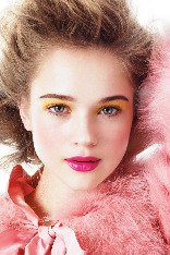 Модный яркий макияж в желтой гамме