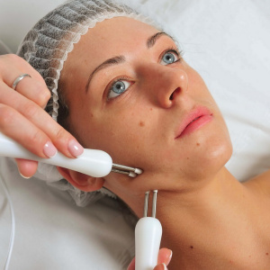 Лифтинг при помощи микротоков. Деликатно и эффективно!