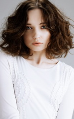 Модные прически на средние волосы с волнистой текстурой Модные прически на средние волосы с волнистой текстурой