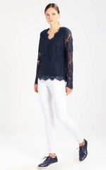 Кружевная блузка и брюки стрейч Кружевная блузка и брюки стрейч