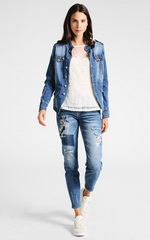 Джинсовый костюм с кружевной блузкой Джинсовый костюм с кружевной блузкой