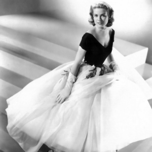 Красивые платья. Ищите женщину!